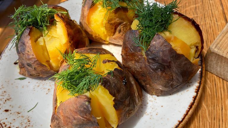Patate alla griglia con buccia