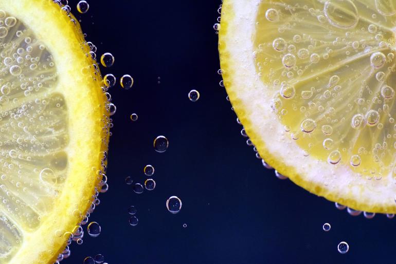 perche bere acqua e limone ha un effetto salutare - grand chef evolution