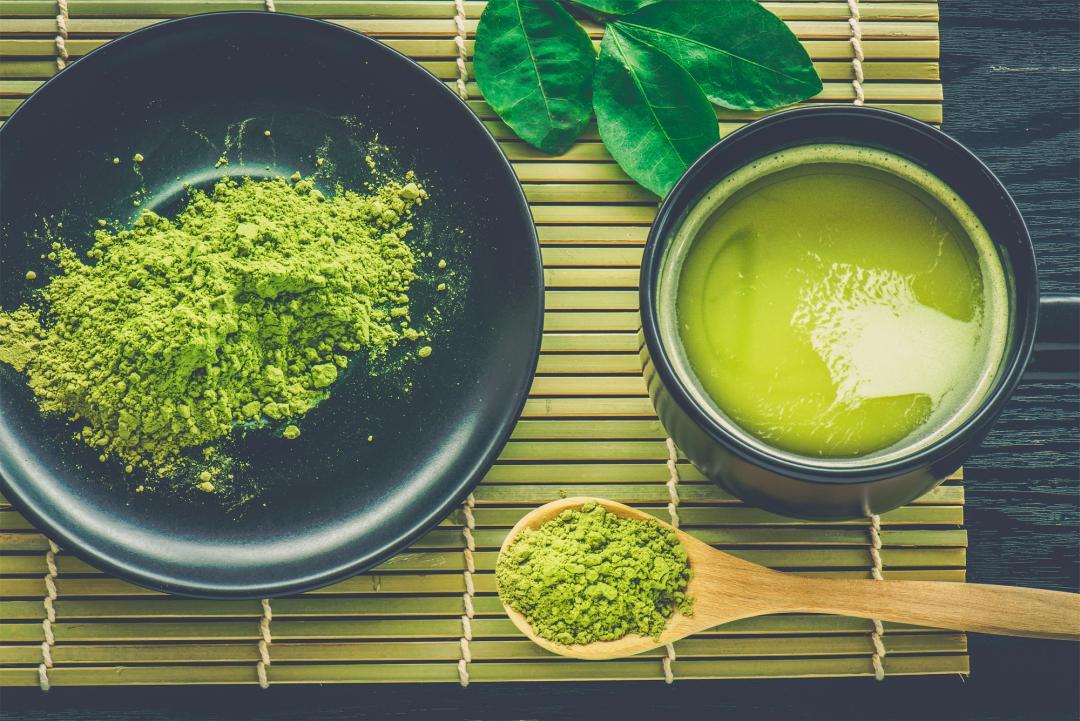 Tè matcha: benefici e proprietà della bevanda verde