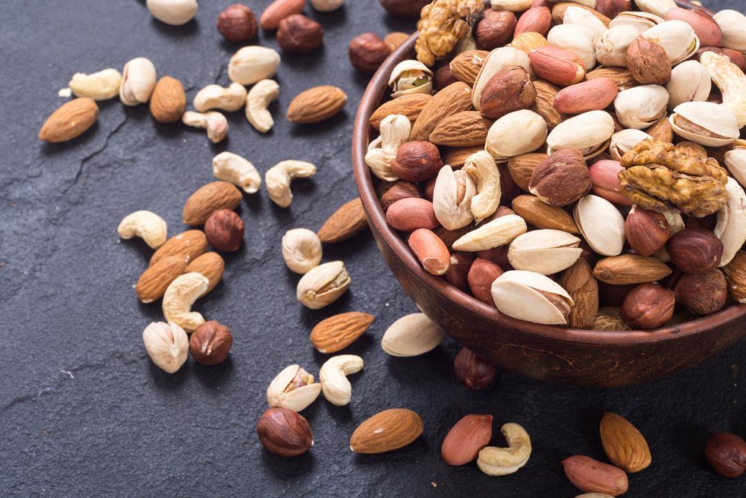 Frutta secca e colesterolo: benefici per la salute