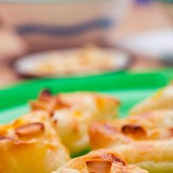 fagottini-di-sfoglia-alle-mandorle