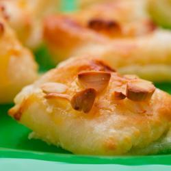 fagottini-di-sfoglia-alle-mandorle