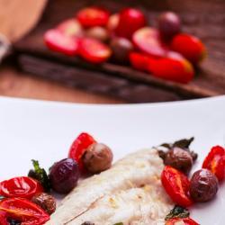 filetti-di-orata-con-pomodorini-capperi-e-olive