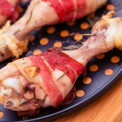 fuselli-di-pollo-con-bacon