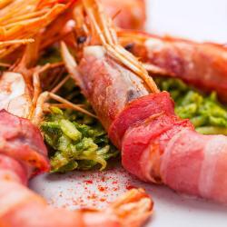gamberoni-bardati-con-pancetta-e-zucchine-crude