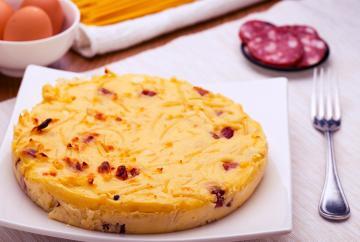 Migliaccio napoletano salato con i bucatini