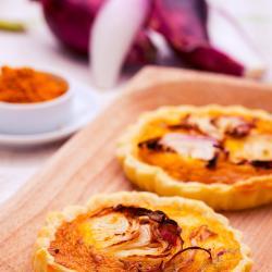 miniquiche-con-cipolle-e-caciocavallo