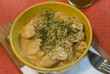 Petto di pollo in umido con yogurt e senape