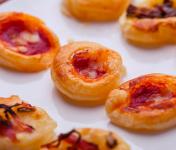 Pizzette miste di pasta sfoglia