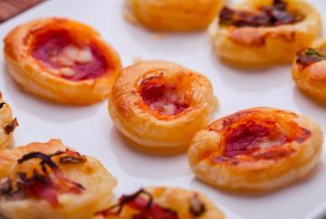Pizzette miste di pasta sfoglia