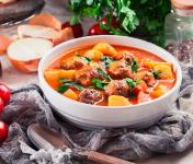 Polpette di carne in umido con patate