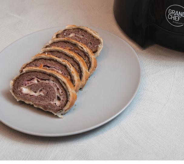 Polpettone al forno ripieno di formaggio e prosciutto