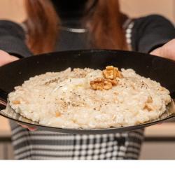 risotto-cremoso-gorgonzola-noci-ricetta-ricca-sapore