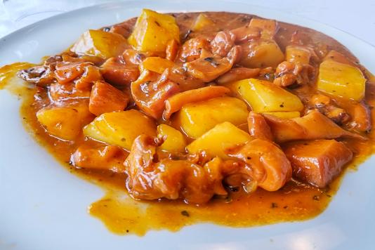 seppie-in-umido-con-patate-e-pomodori--