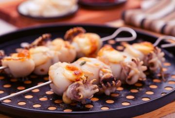 Spiedini di seppie con pomodorini secchi