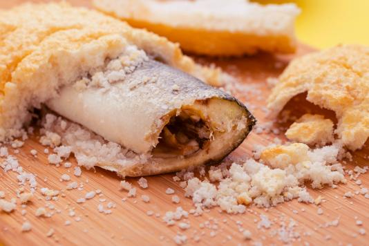 spigola-al-sale-ricetta--